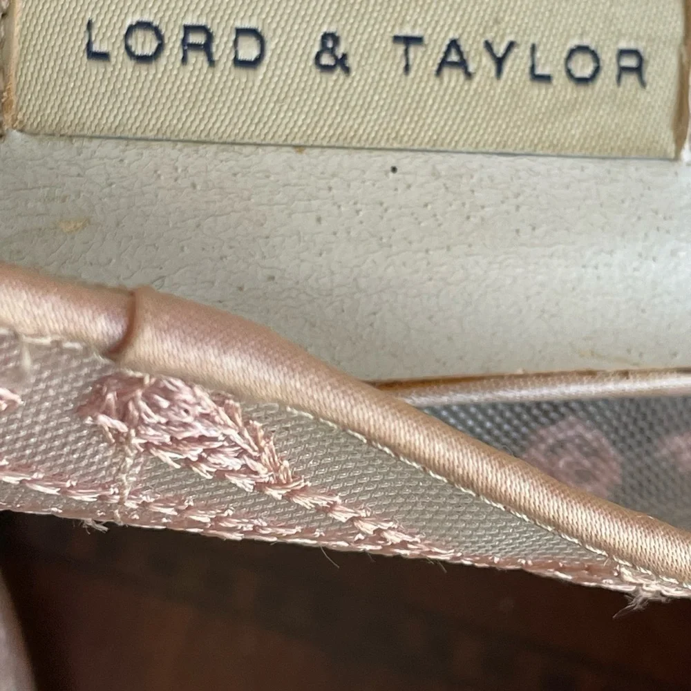 Lord & Taylor Pink Lace Women's Shoes high heel pump size 6M . Square Toe.